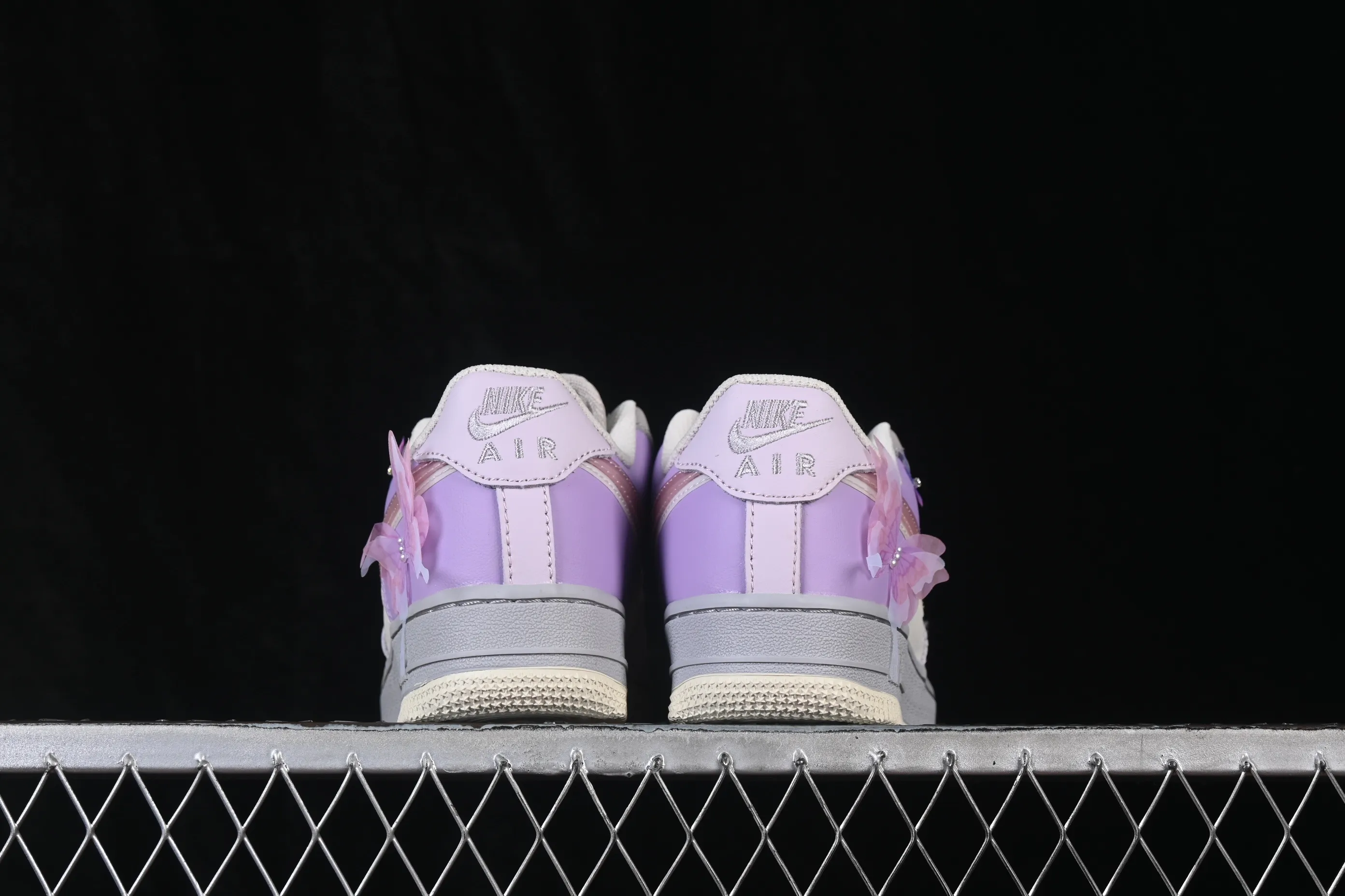 All categories Nk Air Force 1 Air Force series Nk Air Force 1 Low Air Force low-top Nike Air Force 1'07 Low Hand-painted graffiti Pink and purple butterfly language Air Force 1 low-top casual sneakers CJ0304-160